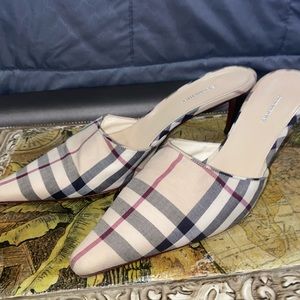 Size 38 burberry kitten heels